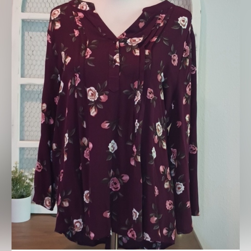 Monday Fun NWOT Kearney Henley Floral Tunic Blouse Top Plum Women’s Size Small - Picture 4 of 7